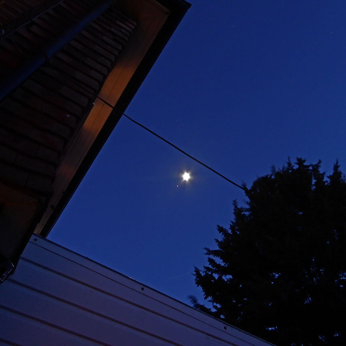 Moon-Jupiter Conjunction (Naked Eye View) - 18 Jan 2024