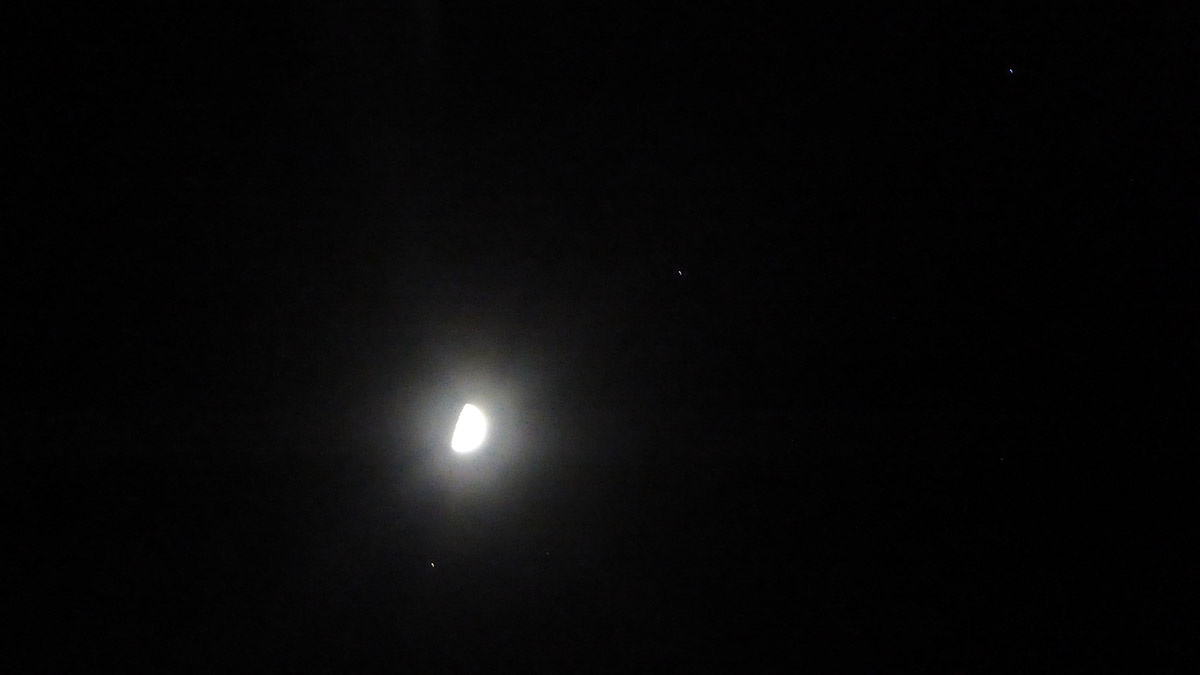 Moon (First Quarter) Near Mars - 05 Apr 2025