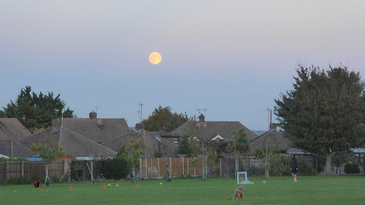 Supermoon Moonrise 1 - 06 Oct 2025