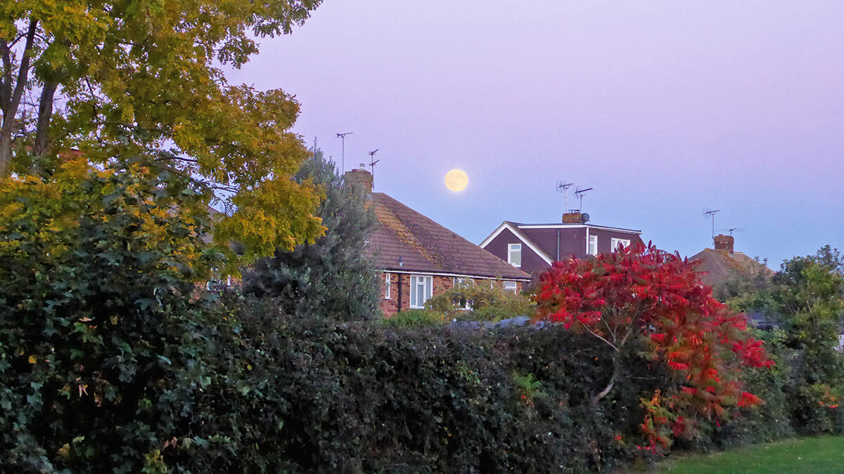 Supermoon Moonrise 2 - 06 Oct 2025