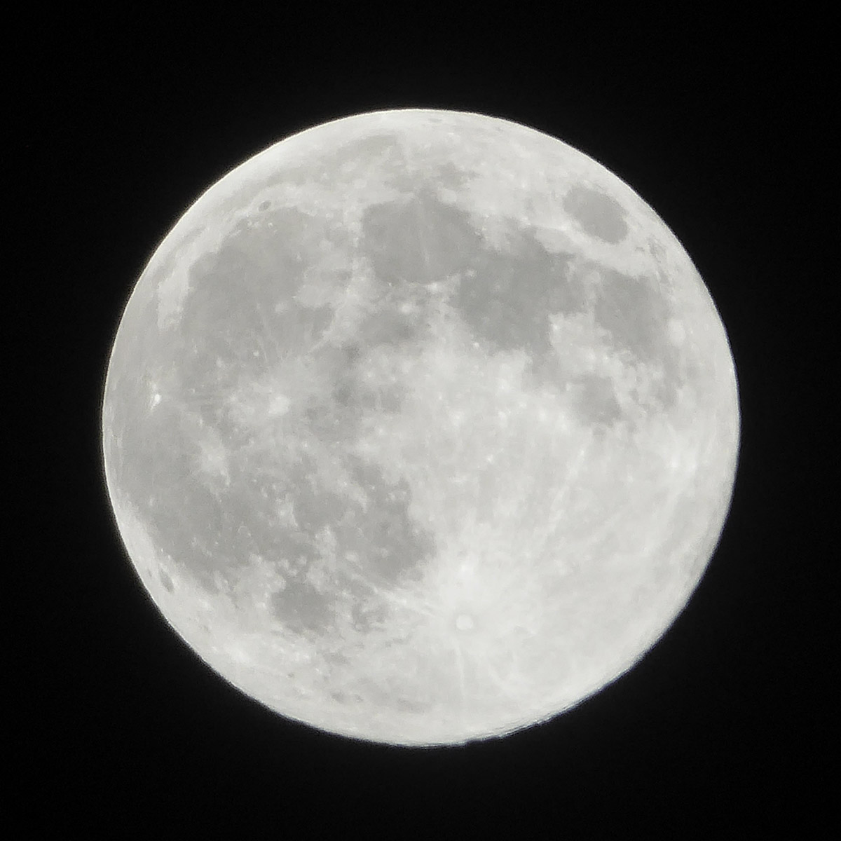 Supermoon - December 2025 Full Moon - 04 Dec 2025